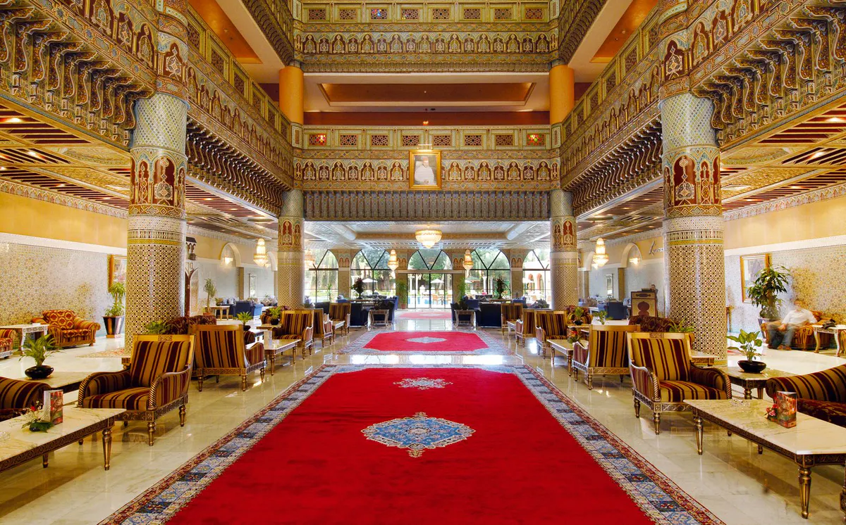 Hall d'hôtel haut de gamme de style marocain