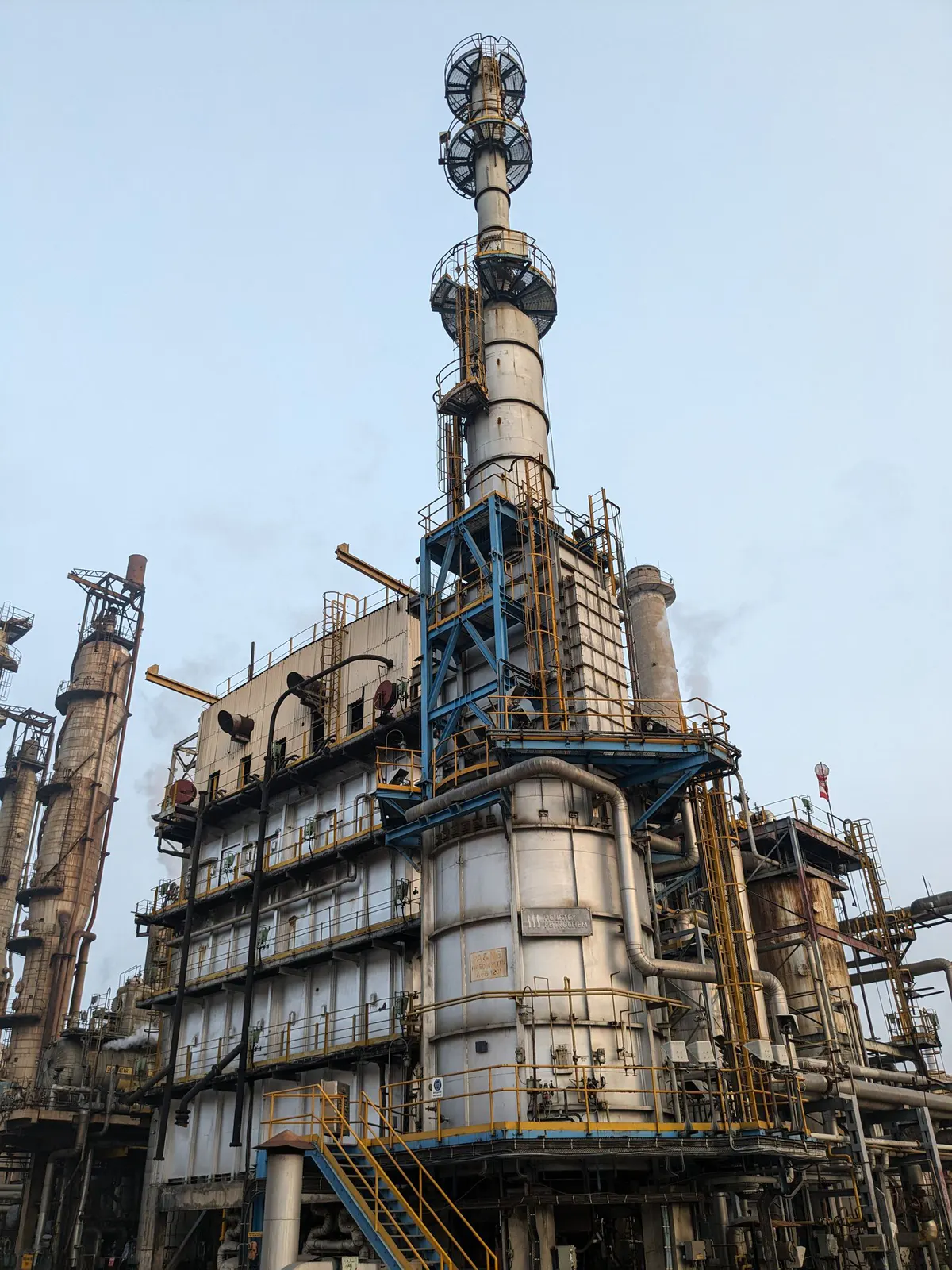 Infrastructure industrielle de production pétrolière et gazière